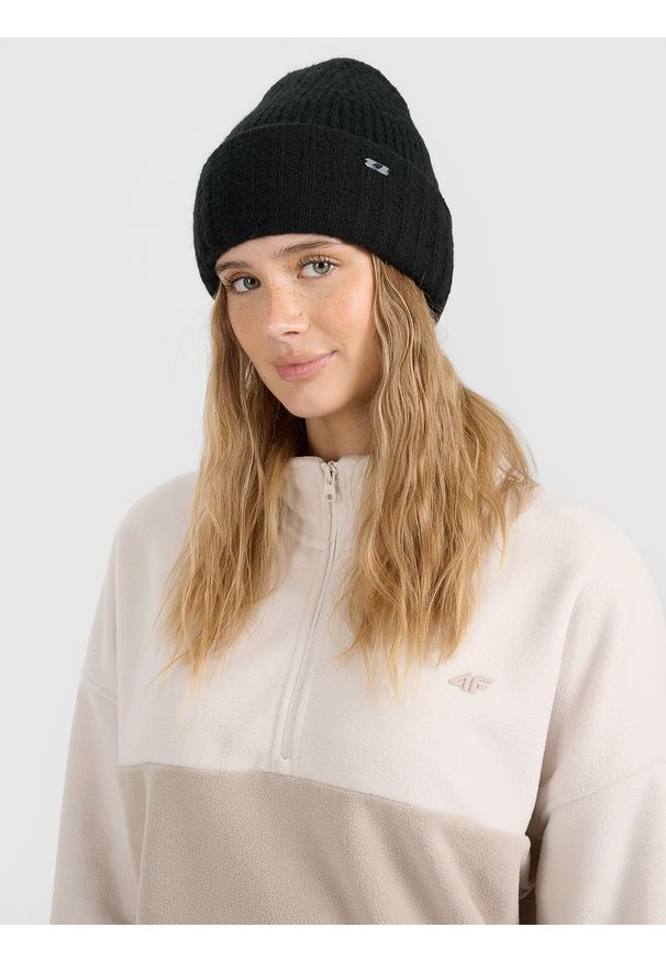 4f - 4F Czapka zimowa damska - czarna S. Kolor: czarny. Sezon: zima. Styl: casual, klasyczny, sportowy