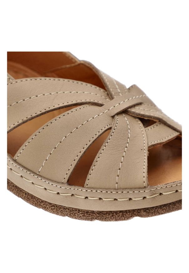 Beżowe Sandały Kampa Wygodne Skórzane Buty Na Lato. Okazja: na co dzień. Zapięcie: rzepy. Kolor: beżowy. Materiał: skóra. Wzór: paski. Sezon: lato. Styl: casual, wakacyjny