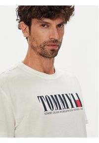 Tommy Jeans T-Shirt Dna Flag DM0DM21941 Biały Regular Fit. Kolor: biały. Materiał: bawełna #5