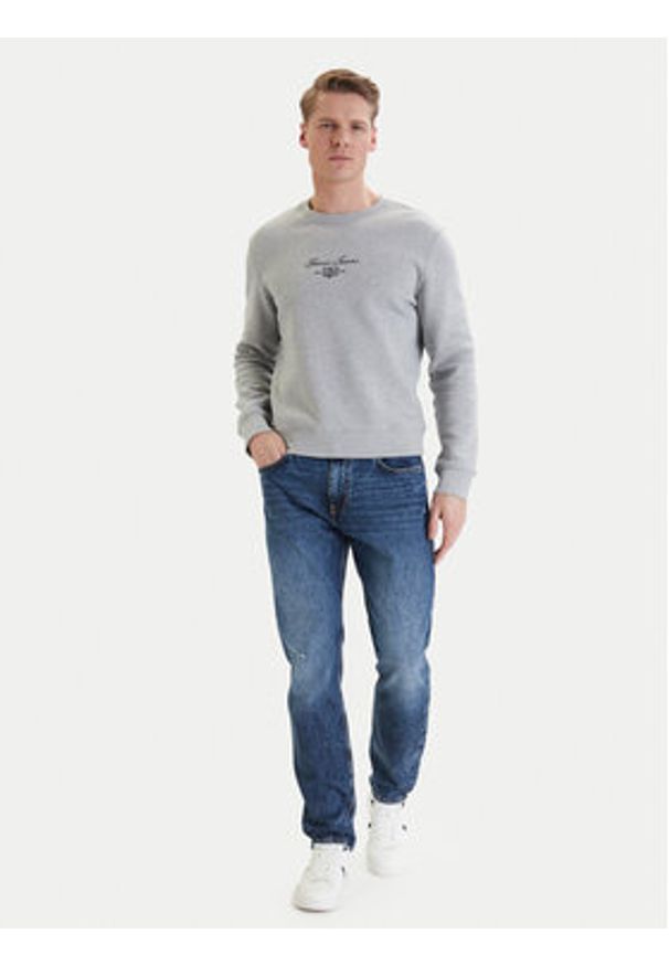 Guess Jeans Jeansy M6GA1C D5M5C Niebieski Relaxed Fit. Kolor: niebieski