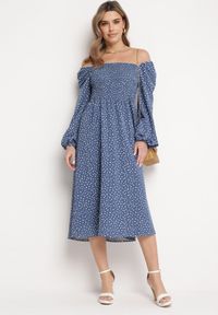 Born2be - Granatowa Rozkloszowana Sukienka Midi w Kropki Farnai. Kolor: niebieski. Wzór: kropki. Typ sukienki: rozkloszowane. Styl: retro. Długość: midi #4