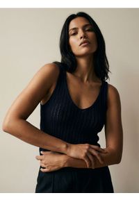 Sinsay - Prążkowana bluzka na ramiączkach - granatowy. Kolor: niebieski. Materiał: prążkowany. Długość rękawa: na ramiączkach