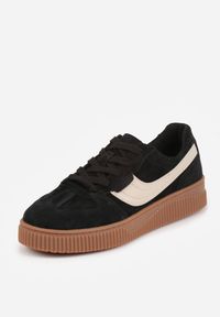 Renee - Czarne Sneakersy Kultowe Tenisówki z Zamszu Naturalnego ze Skórzaną Wkładką Rionae. Okazja: na co dzień, na randkę. Kolor: czarny. Materiał: zamsz, skóra #5