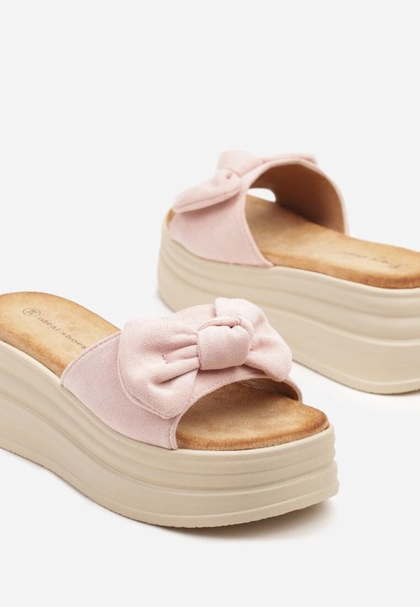 Born2be - Różowe Klapki z Kokardką na Tłoczonej Platformie Sovloti. Okazja: na co dzień. Kolor: różowy. Materiał: jeans. Sezon: wiosna, lato. Obcas: na platformie. Styl: elegancki, casual