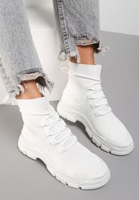Renee - Białe Sneakersy Phelleope. Wysokość cholewki: za kostkę. Nosek buta: okrągły. Kolor: biały. Materiał: materiał. Szerokość cholewki: normalna. Wzór: aplikacja. Obcas: na płaskiej podeszwie #3