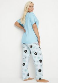 Born2be - Niebieski Komplet Piżamowy z Motywem Kwiatowym Spodnie i T-shirt Milossa. Kolekcja: plus size. Kolor: niebieski. Długość: krótkie. Wzór: kwiaty