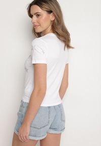 Born2be - Biały Bawełniany T-shirt z Cyrkoniowymi Aplikacjami w Gwiazdki Tenivella. Okazja: na co dzień, na spotkanie biznesowe, do pracy. Kolor: biały. Materiał: bawełna. Wzór: aplikacja. Styl: biznesowy, elegancki, casual #6