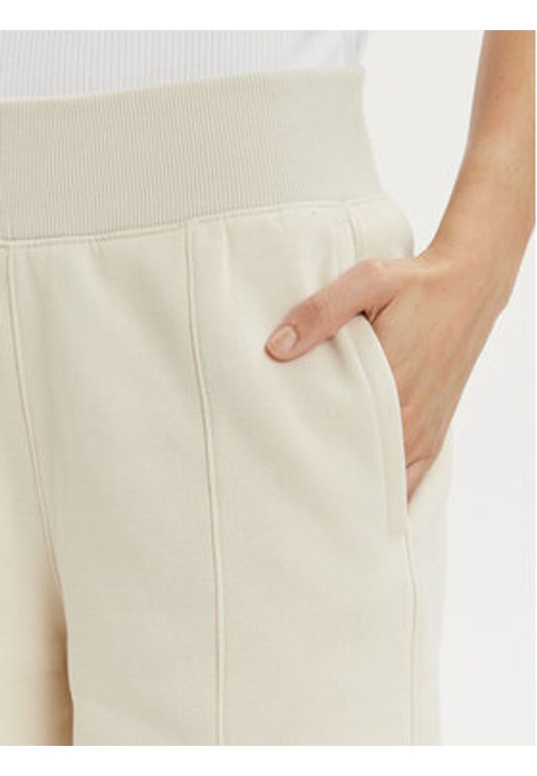 columbia - Columbia Szorty sportowe Lodge™ 2073461 Biały Relaxed Fit. Kolor: biały. Materiał: bawełna