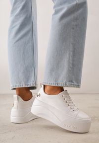 Born2be - Białe Sneakersy VICES na Grubej Podeszwie z Napisem Zelka. Okazja: na co dzień. Kolor: biały. Wzór: napisy. Obcas: na platformie #1