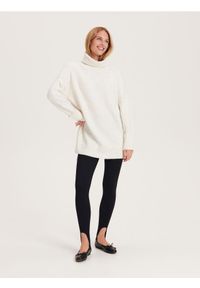 Reserved - Legginsy z zapiętkiem - czarny. Kolor: czarny. Materiał: wiskoza, dzianina. Wzór: gładki #1