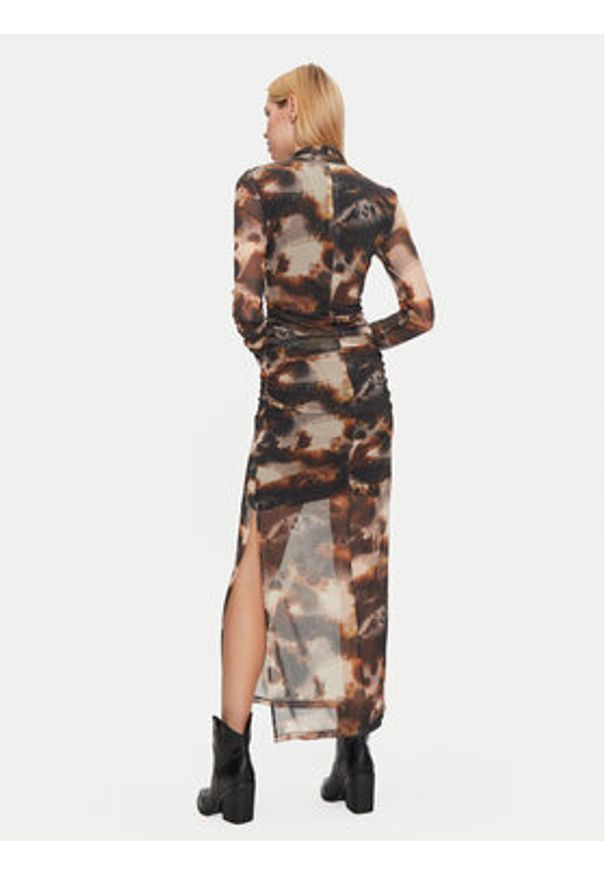 GESTUZ - Gestuz Sukienka codzienna Behka 10909458 Brązowy Slim Fit. Okazja: na co dzień. Kolor: brązowy. Materiał: syntetyk. Typ sukienki: proste. Styl: casual
