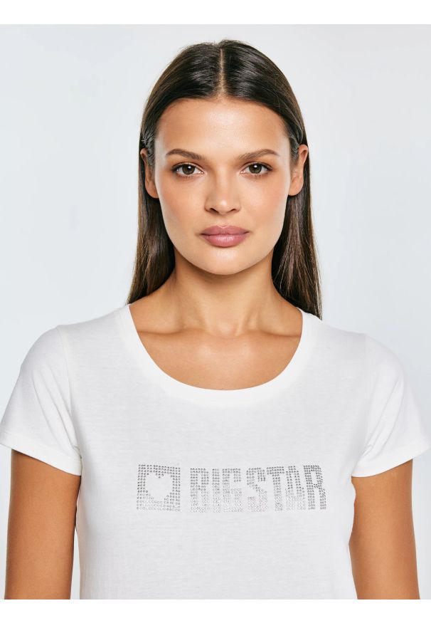 Big-Star - Koszulka damska z logo BIG STAR z cyrkonii biała Avra 100. Kolor: biały. Materiał: dzianina. Styl: klasyczny