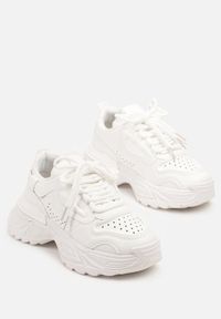 Born2be - Białe Sneakersy na Grubej Podeszwie z Tłoczeniami Lilasea. Okazja: na co dzień. Kolor: biały. Materiał: jeans. Wzór: aplikacja. Obcas: na platformie #5