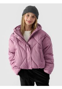 4f - 4F Kurtka puchowa z wypełnieniem syntetycznym dziewczęca - różowa 140 (9-10 lat). Okazja: na co dzień. Typ kołnierza: kaptur, kołnierzyk stójkowy. Kolor: różowy. Materiał: syntetyk, puch. Długość: długie. Wzór: gładki. Sezon: zima, lato. Styl: sportowy, klasyczny, casual, elegancki #1