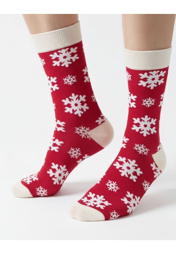 His Story - Tematyczne Skarpetki Bawełniane - Świąteczne w Płatki Śniegu. Kolor: czerwony. Materiał: elastan, bawełna, poliamid