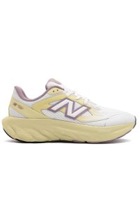 Buty New Balance UTRNQB - białe. Okazja: na spacer, na co dzień. Kolor: biały. Materiał: materiał, syntetyk. Szerokość cholewki: normalna. Sport: turystyka piesza