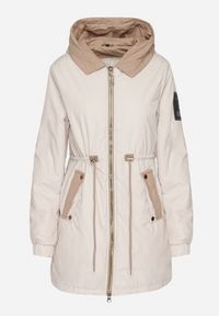 Born2be - Jasnobeżowa Kurtka Parka z Kapturem i Ściągaczem w Pasie Sizana. Okazja: na co dzień, na spacer. Typ kołnierza: kaptur. Kolor: beżowy. Materiał: jeans. Styl: klasyczny, casual, elegancki #6