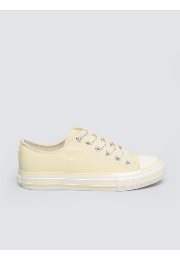 Big-Star - Trampki damskie niskie żółte TT274287 201. Nosek buta: okrągły. Zapięcie: sznurówki. Kolor: żółty. Materiał: materiał. Sezon: wiosna, lato. Styl: klasyczny