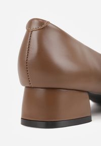 Born2be - Ciemnobeżowe Czółenka Vices na Obcasie z Wkładką ze Skóry Naturalnej Vikirasse. Okazja: na co dzień, na spotkanie biznesowe, do pracy. Kolor: beżowy. Materiał: skóra. Obcas: na obcasie. Styl: casual, biznesowy, elegancki. Wysokość obcasa: średni #8