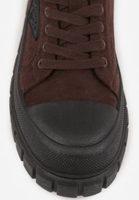 Renee - Brązowe Sneakersy Vices na Platformie z Ozdobą i Napisem Leawen. Okazja: na co dzień. Kolor: brązowy. Materiał: jeans. Wzór: napisy, aplikacja. Obcas: na platformie #2