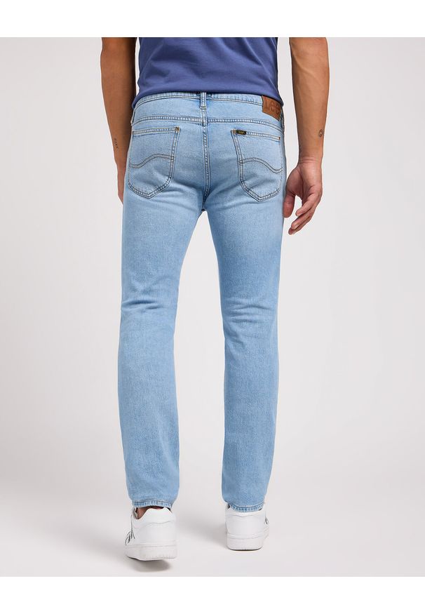 Lee - LEE RIDER MĘSKIE SPODNIE JEANSOWE JEANS DŻINSY RIVER RUN 112349881 L701015509. Okazja: na spacer. Wzór: kolorowy. Sezon: lato. Styl: klasyczny, sportowy
