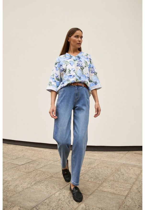 MOODO - Jeansy z paskiem niebieskie. Kolor: niebieski