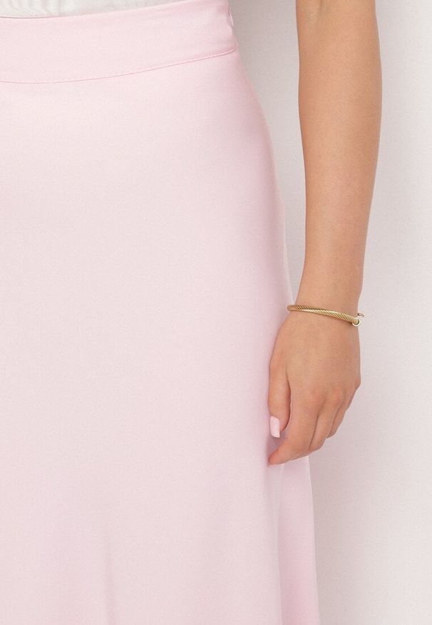 Born2be - Różowa Klasyczna Spódnica o Rozkloszowanym Kroju Dorilda. Okazja: na co dzień, do pracy, na spotkanie biznesowe. Kolor: różowy. Materiał: tkanina. Styl: klasyczny