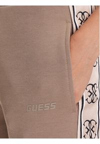 Guess Spodnie dresowe V2YB15 KB3P2 Brązowy Regular Fit. Kolor: brązowy. Materiał: bawełna #3