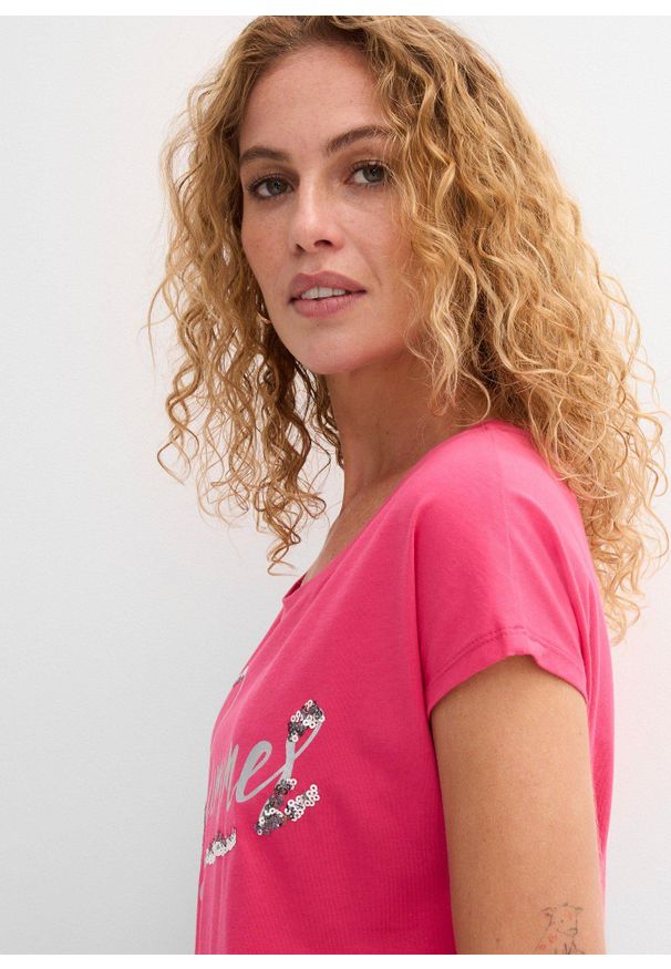 bonprix - Shirt z cekinami. Kolor: różowy. Wzór: napisy