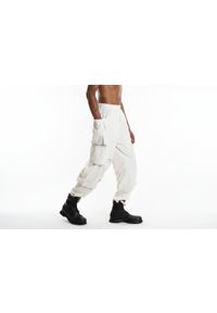 La Haine Inside Us Spodnie | P2603 3ZM1213 | Mężczyzna | Ecru. Okazja: na co dzień. Materiał: poliamid, elastan. Wzór: aplikacja. Styl: casual, elegancki #6