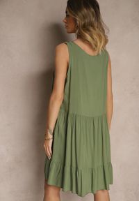 Renee - Zielona Rozkloszowana Sukienka z Bawełny Zdobiona Guzikami Iffanise. Okazja: na co dzień, na spacer. Kolor: zielony. Materiał: bawełna. Wzór: aplikacja. Styl: casual, elegancki