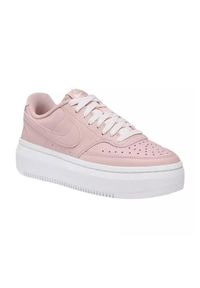 Buty do chodzenia damskie Nike Court Vision Alta. Zapięcie: sznurówki. Kolor: biały, wielokolorowy, różowy. Materiał: materiał, skóra, syntetyk. Szerokość cholewki: normalna. Model: Nike Court. Sport: turystyka piesza