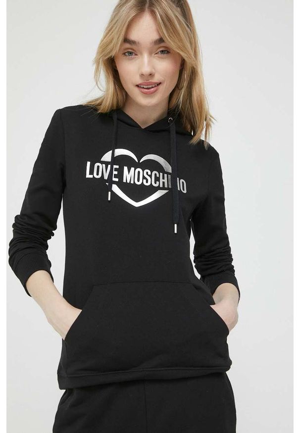 Love Moschino bluza damska kolor czarny z kapturem z nadrukiem. Okazja: na co dzień. Typ kołnierza: kaptur. Kolor: czarny. Wzór: nadruk. Styl: casual