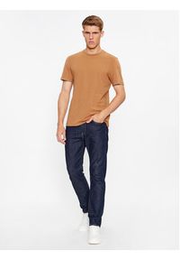 s.Oliver T-Shirt 2135686 Brązowy Regular Fit. Kolor: brązowy. Materiał: bawełna #5
