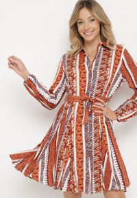 Born2be - Brązowa Sukienka Koszulowa z Wiskozy Rozkloszowana z Materiałowym Paskiem Sigina. Okazja: do pracy. Kolor: brązowy. Materiał: wiskoza, materiał. Długość rękawa: długi rękaw. Typ sukienki: koszulowe #6