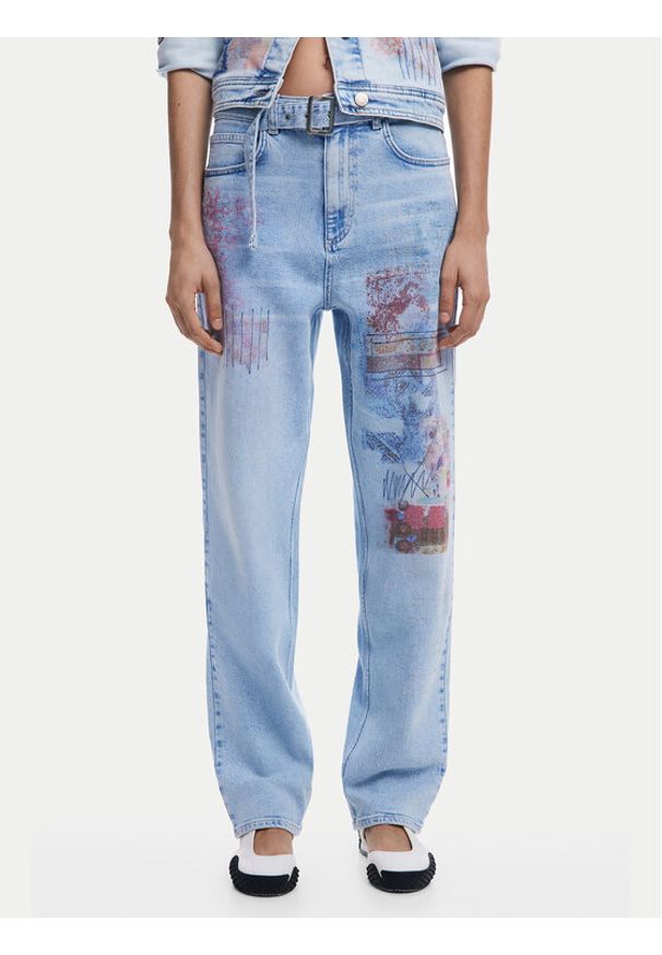 Desigual Jeansy Hawai 25SWDD13 Niebieski Mom Fit. Kolor: niebieski