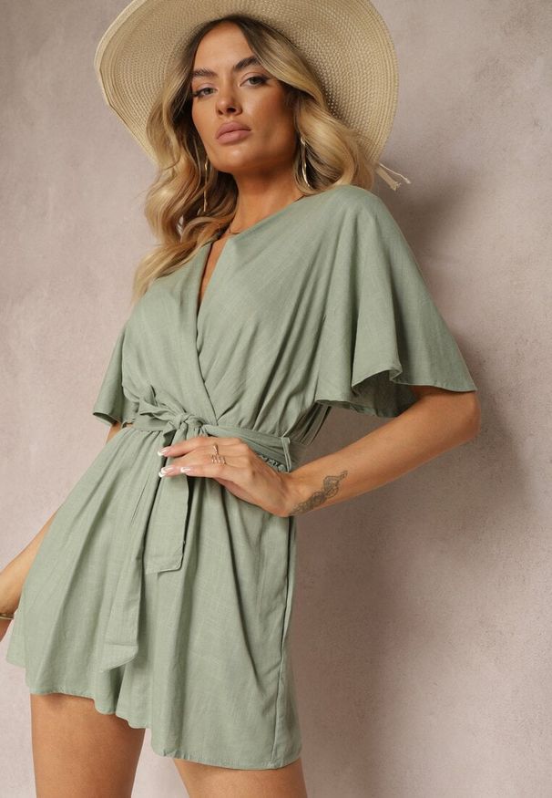 Renee - Ciemnozielony Kopertowy Kombinezon z Bawełny Wiązany w Talii Materiałowym Paskiem Vikly. Okazja: na co dzień. Kolor: zielony. Materiał: bawełna, materiał. Styl: elegancki, casual