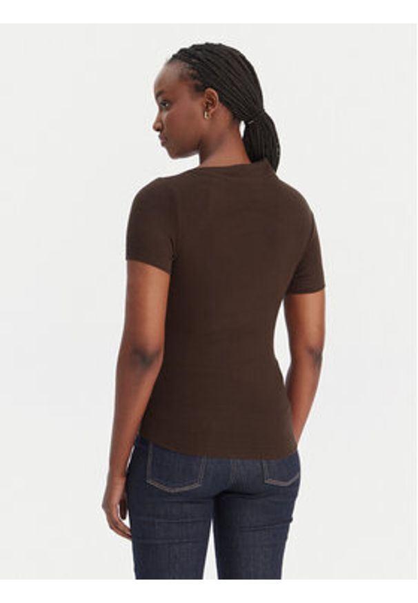 Guess Bluzka W6RP16 KD012 Brązowy Regular Fit. Kolor: brązowy. Materiał: syntetyk