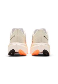 Buty damskie New Balance FuelCell SC Elite V4 WRCELCW4 – beżowe. Kolor: beżowy. Materiał: włókno, guma, materiał, syntetyk. Szerokość cholewki: normalna. Sport: bieganie, fitness #6