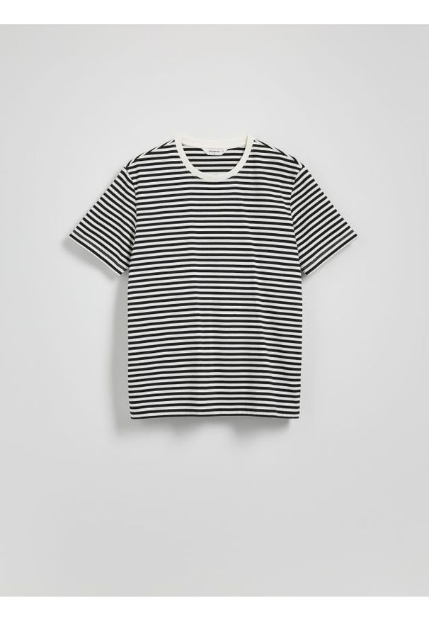 Reserved - T-shirt regular w paski - czarny. Kolor: czarny. Materiał: bawełna, dzianina. Wzór: paski