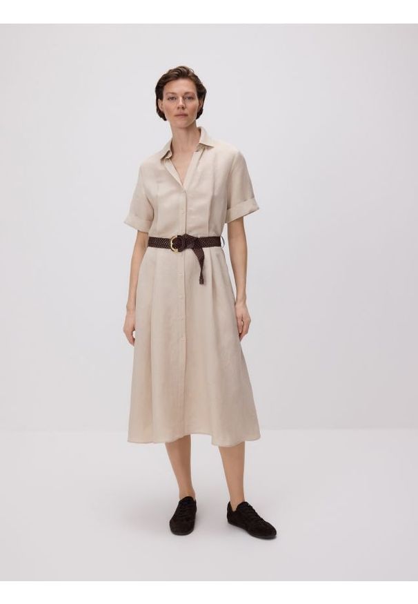 Reserved - Sukienka midi z lnem - beżowy. Kolor: beżowy. Materiał: len. Długość: midi