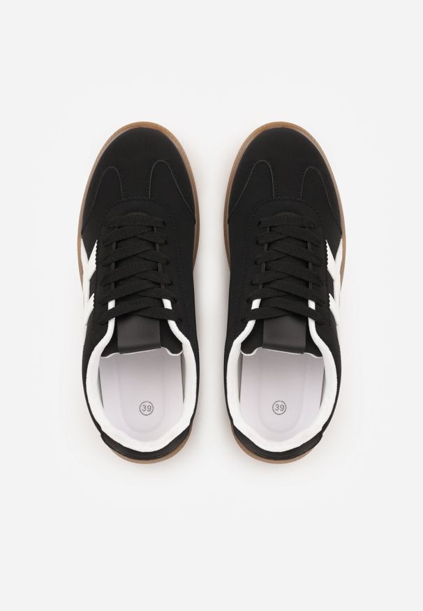Born2be - Czarne Sneakersy na Kauczukowej Podeszwie z Geometrycznym Wzorem Sewtila. Okazja: na co dzień. Kolor: czarny. Materiał: kauczuk. Wzór: geometria