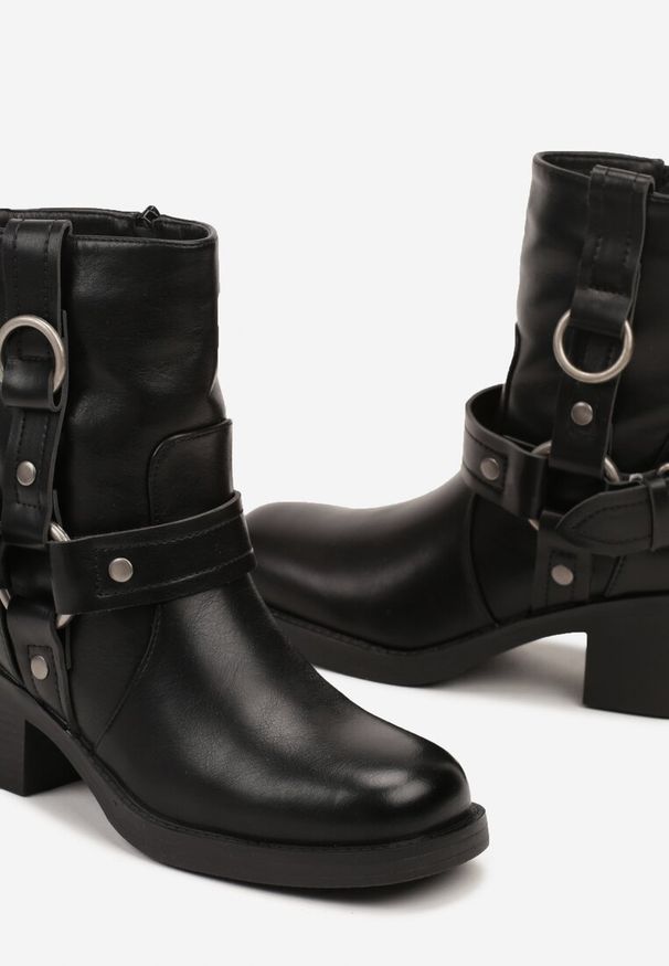 Renee - Czarne Botki z Klamerkami na Niewysokim Słupku Nevetale. Okazja: na co dzień. Kolor: czarny. Materiał: jeans. Obcas: na słupku. Styl: wizytowy, casual. Wysokość obcasa: średni