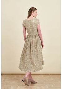 Marie Zélie - Sukienka Antea Vacanza oliwkowa. Kolor: oliwkowy. Materiał: wiskoza, materiał. Długość rękawa: krótki rękaw. Typ sukienki: asymetryczne #5