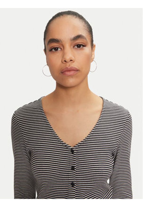 Levi's® Bluzka Muse A8783-0006 Czarny Slim Fit. Kolor: czarny. Materiał: bawełna