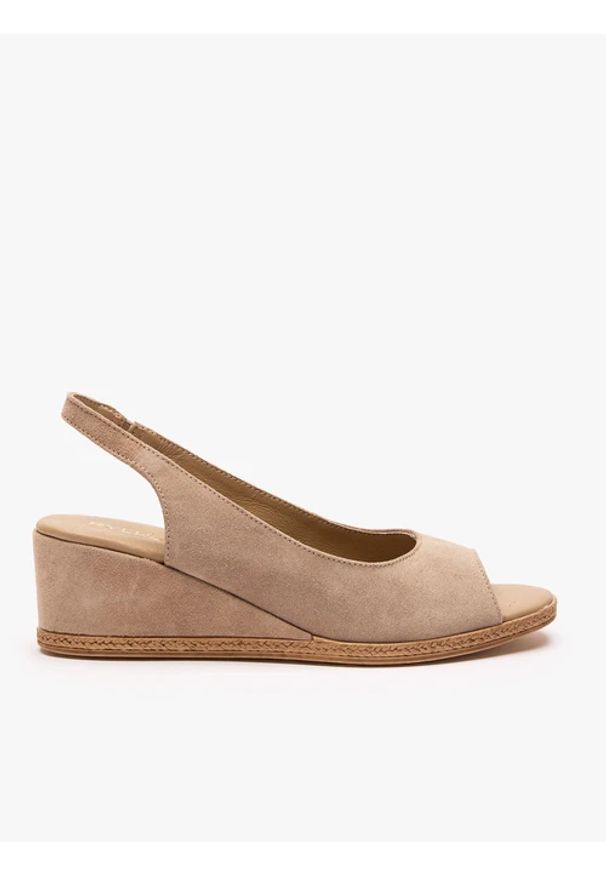 Ryłko - Piaskowe sandały na koturnie. Okazja: na co dzień. Nosek buta: okrągły. Zapięcie: pasek. Kolor: beżowy. Szerokość cholewki: normalna. Materiał: skóra, welur. Sezon: lato. Obcas: na koturnie. Styl: street, elegancki, casual, klasyczny, wakacyjny