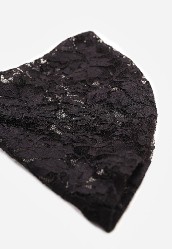 Born2be - Czarna Koronkowa Sukienka VICES o Eleganckim Kroju z Wiązaniem na Plecach Irinlenne. Okazja: na randkę. Kolor: czarny. Materiał: koronka. Styl: elegancki