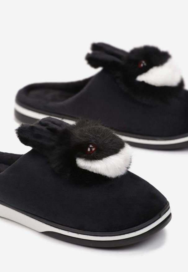 Born2be - Czarne Kapcie Orike. Zapięcie: bez zapięcia. Kolor: czarny. Materiał: welur, futro, materiał. Wzór: aplikacja
