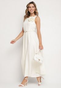 Born2be - Jasnobeżowy Kombinezon z Wiskozą i Broszką Kwiatu 3D Odellira. Okazja: na co dzień. Kolor: beżowy. Materiał: wiskoza. Wzór: kwiaty. Styl: elegancki, casual #7