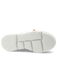 Sneakersy damskie Karino, cholewka ze skóry naturalnej gładkiej ozdobne sznurowanie z szerokimi wstążkami masywna podwyższona podeszwa zapewniająca s. Okazja: na co dzień. Zapięcie: sznurówki. Kolor: biały. Materiał: skóra. Szerokość cholewki: normalna. Wzór: gładki. Obcas: na platformie. Styl: elegancki, casual #4